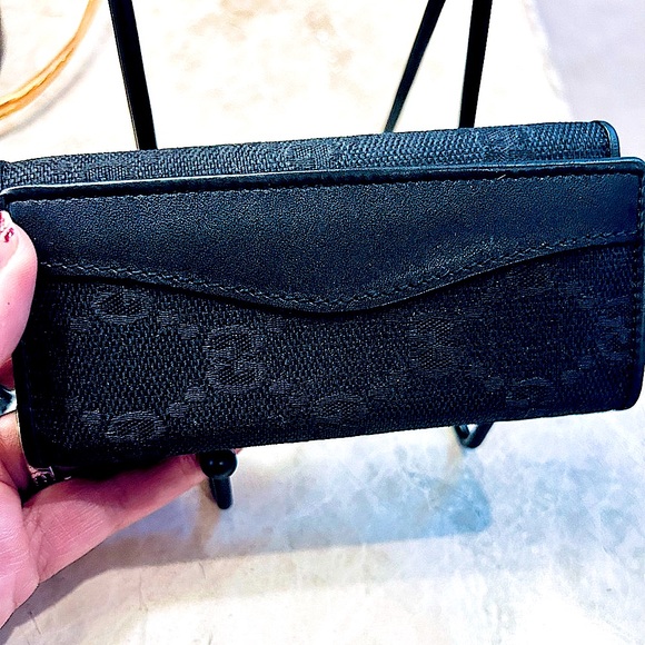 GUCCI black GG key chain and card holder. - Picture 1 of 13